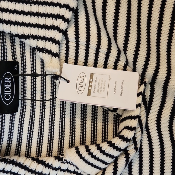 Cider brand NWT cropped sweater size XL 2 front pockets wide collar white black - Picture 8 of 8